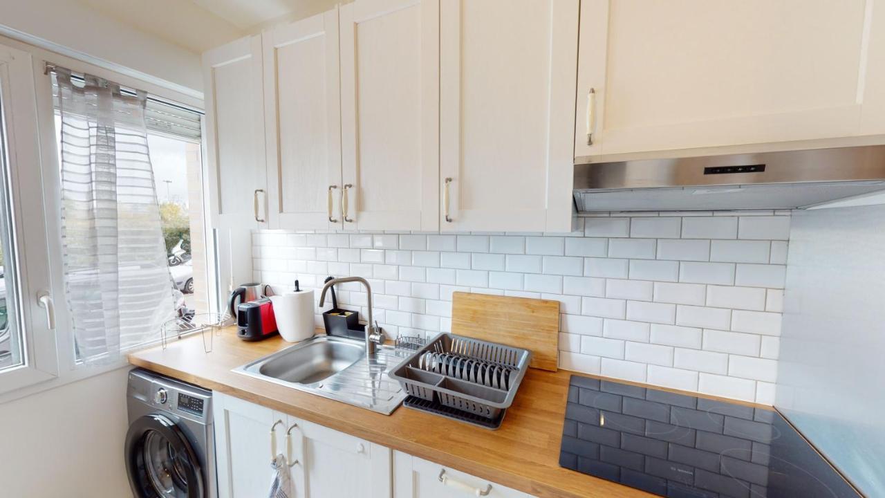 Live Like A Local Stylish 2Br With Balcony & Parking Apartment Saint-Denis  Luaran gambar