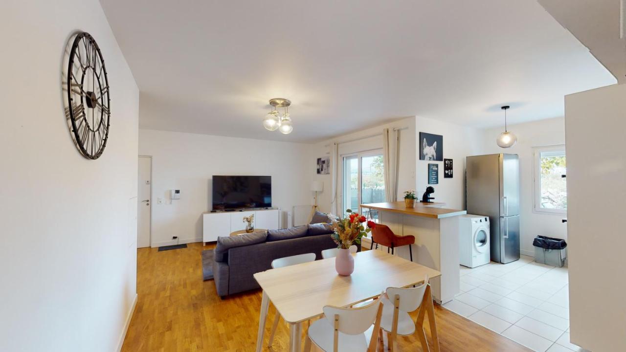 Live Like A Local Stylish 2Br With Balcony & Parking Apartment Saint-Denis  Luaran gambar