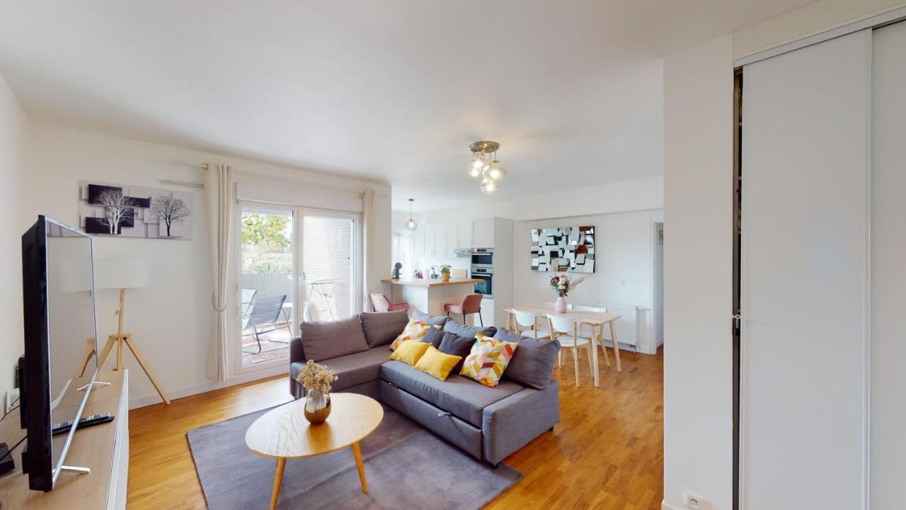 Live Like A Local Stylish 2Br With Balcony & Parking Apartment Saint-Denis  Luaran gambar
