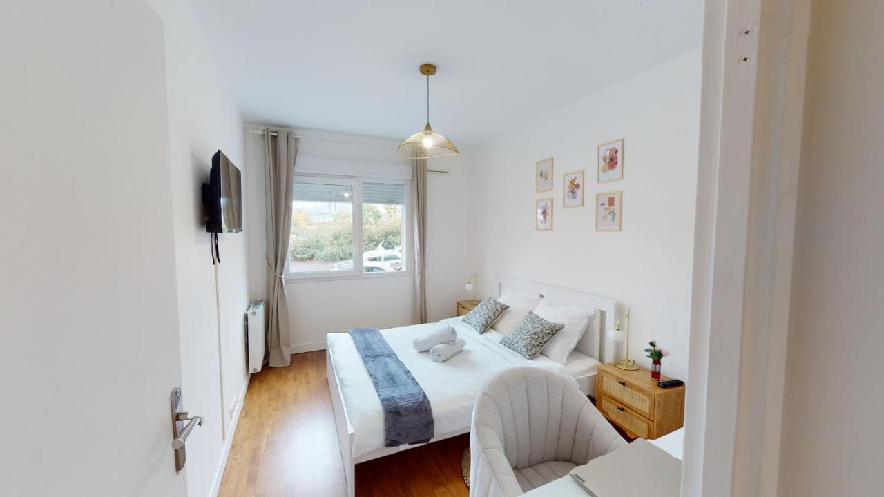 Live Like A Local Stylish 2Br With Balcony & Parking Apartment Saint-Denis  Luaran gambar